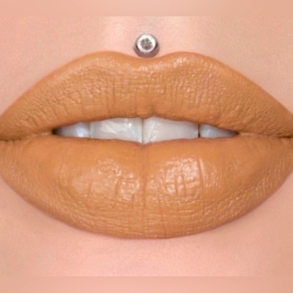 💄 NIB New Jeffree Star Velvet Trap Gardening H.O.E Lipstick